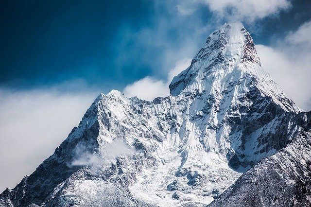 gipfelstuermer-btc-vor-17000-usd-marke-altcoins-profitieren