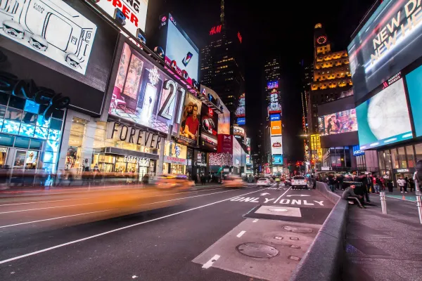 the-sandbox-hat-bald-eigenen-time-square