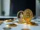kryptomarkt-schwaechelt-bitcoin-und-ethereum-verlieren-dogecoin-vor-ausbruch